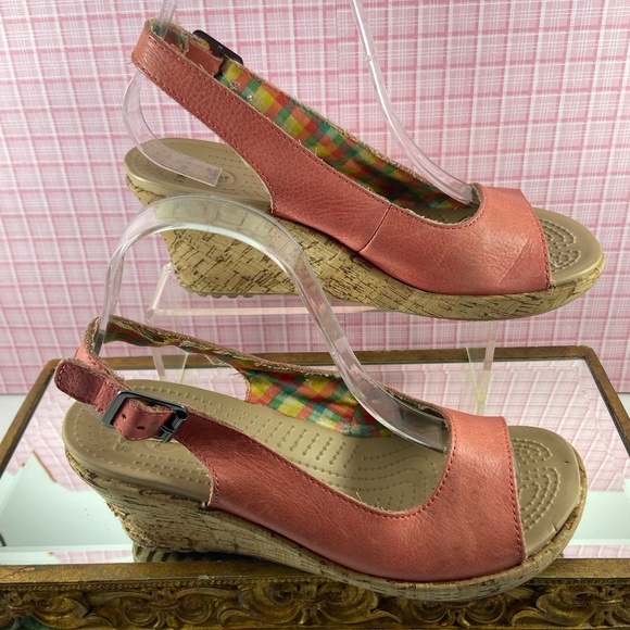 CROCS wedge sandals. - Picture 13 of 14